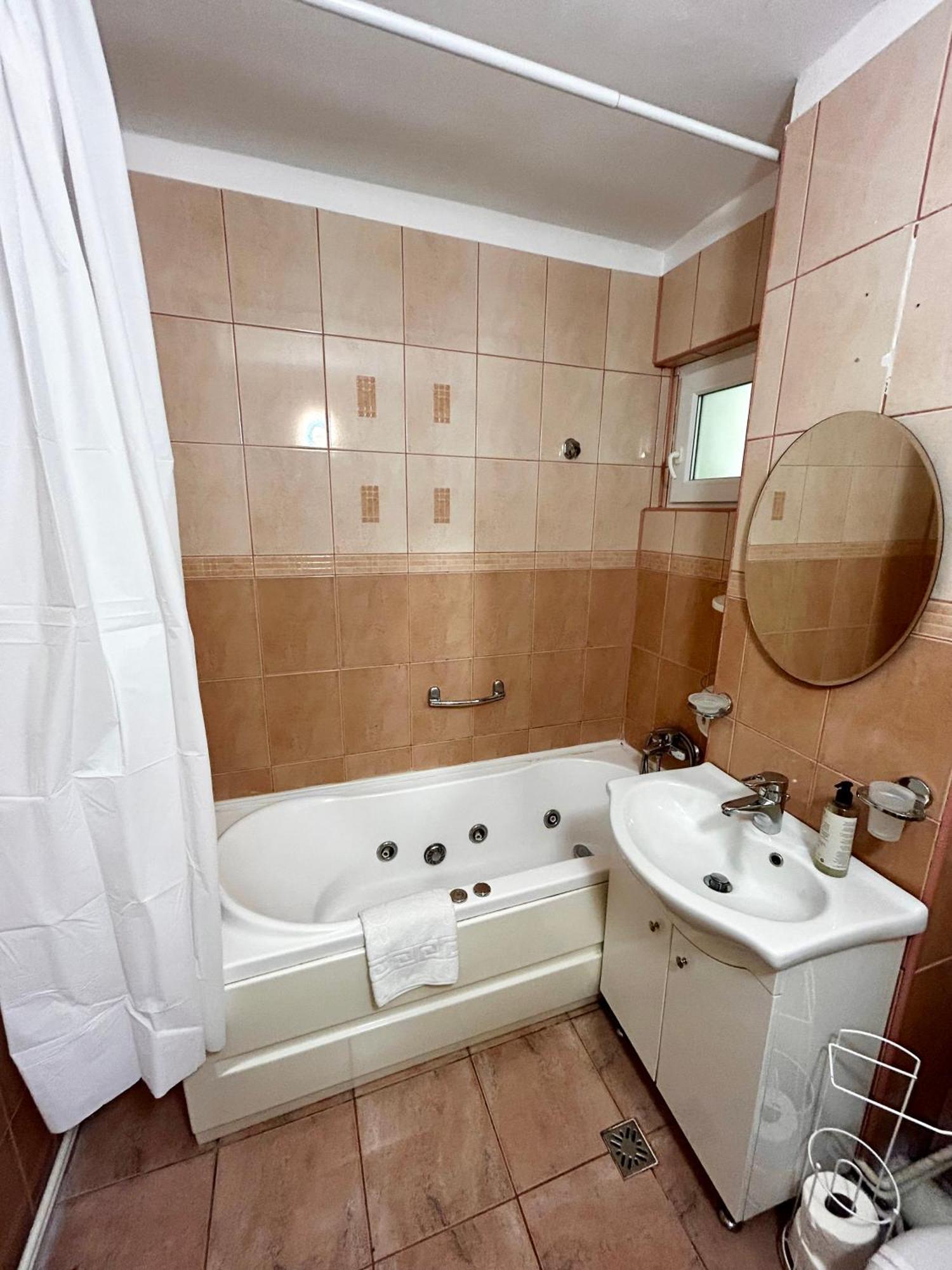 Jad - Familiy 4 Rooms Apartment - Near Forest And Historic Center - Racadau Braşov Eksteriør bilde